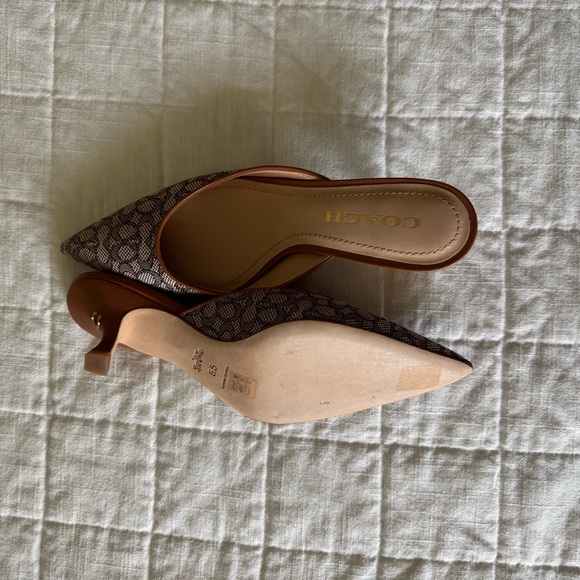 Coach Renn Pumps - Picture 6 of 7